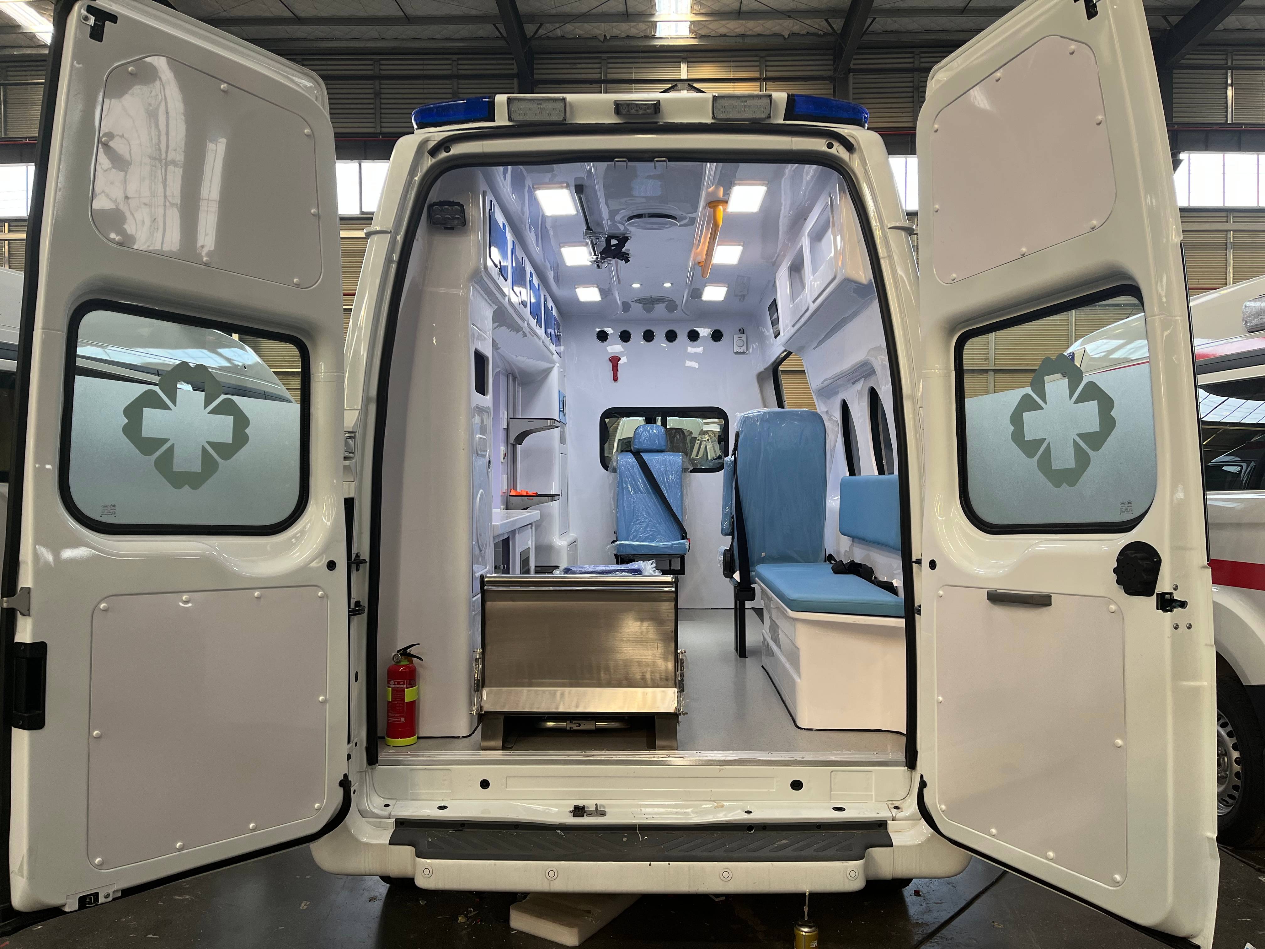 福特新世代V348長軸高頂負(fù)壓救護車圖片5