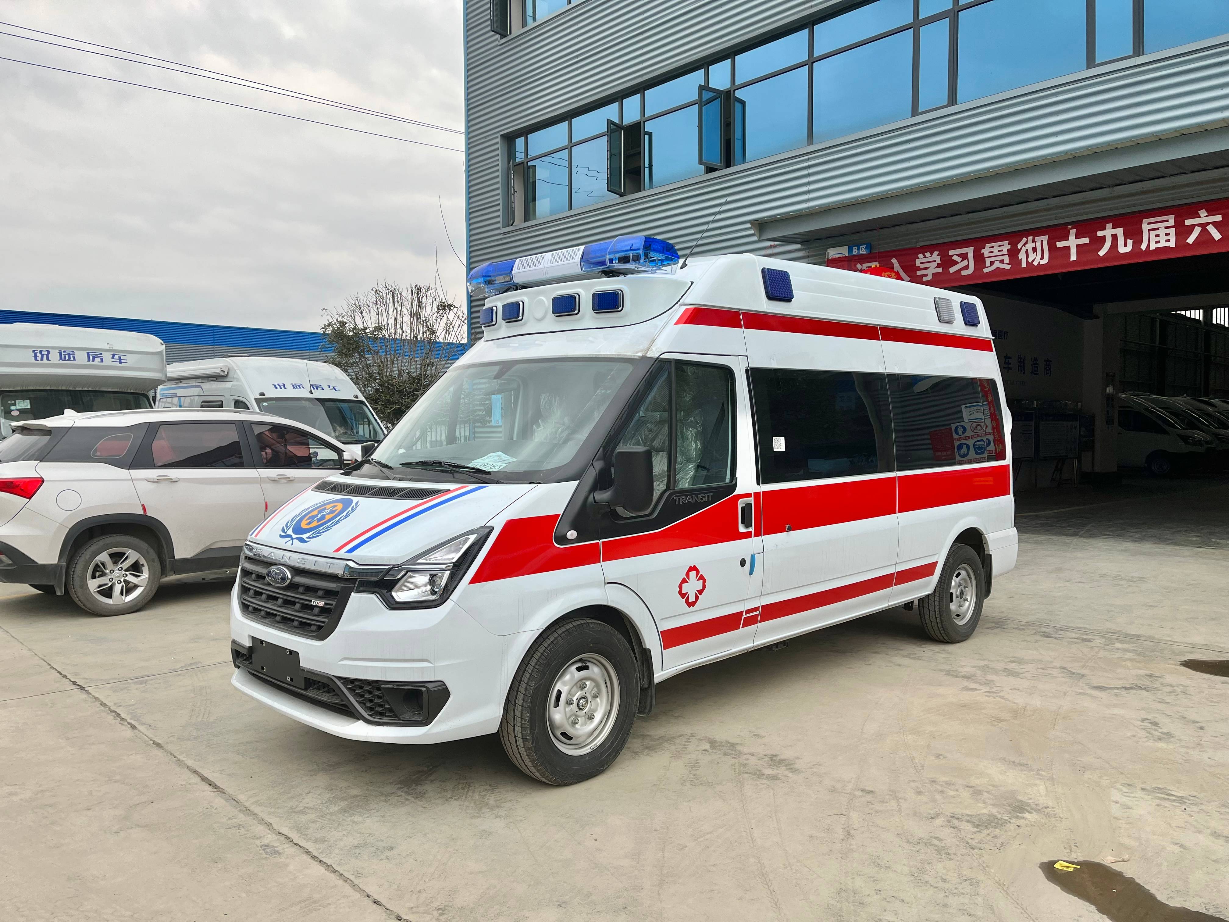 福特新世代V348長軸高頂負(fù)壓救護車圖片3