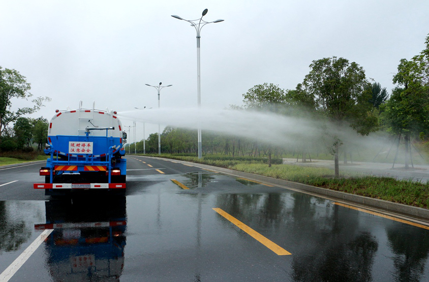 3立方電動(dòng)垃圾車(chē)（掛桶）頂噴功能演示