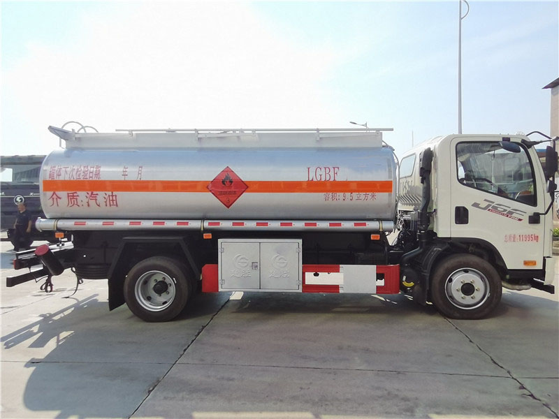 9.5方國(guó)六解放J6油罐車(chē)圖片2